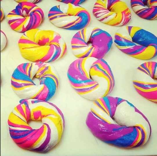 Το rainbow bagel του Williamsburg είναι η νέα εμμονή των foodies - εικόνα 3