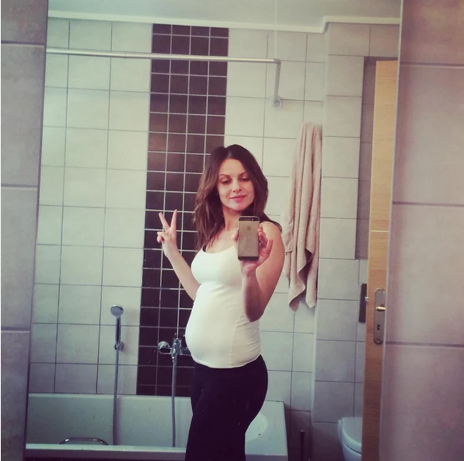 Ελένη Καρποντίνη: Φωτογραφίζει την κοιλίτσα της μετά την αποκάλυψη της εγκυμοσύνης της
