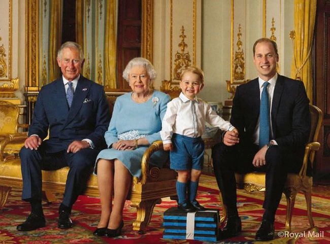 Ο πρίγκιπας George ποζάρει για πρώτη φορά στη σειρά των βασιλικών γραμματοσήμων