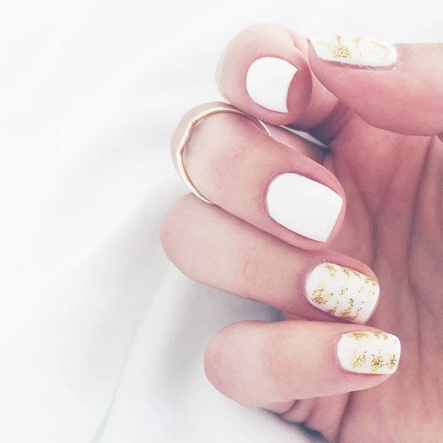 #maniMonday: Αυτό είναι το απόλυτο καλοκαιρινό χρώμα για τα νύχια