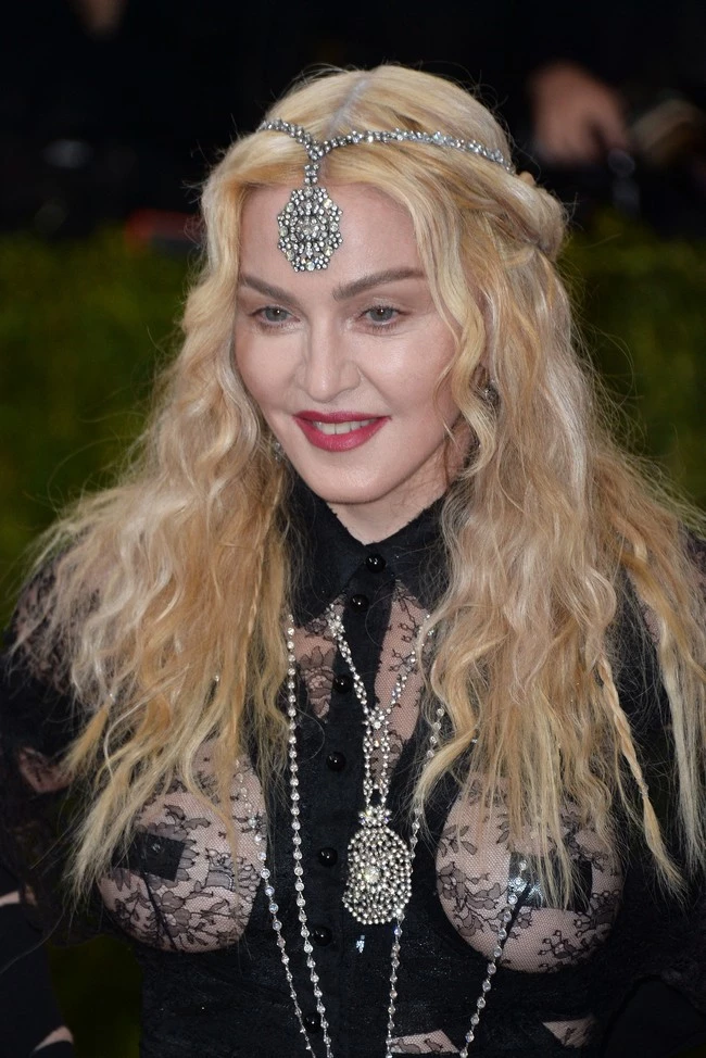 Το bondage look της Madonna στο Met Gala