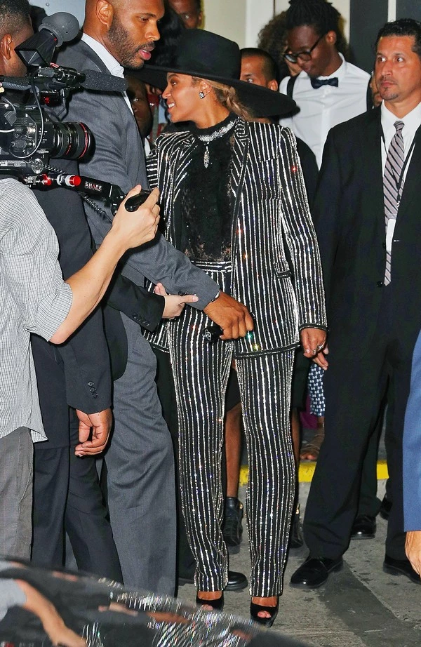 Beyonce, Jay-Z, and Blue Ivy depart Hammerstein ballroom after attending CFDA Awards in New York City, New York. Pictured: Beyonce, Jay-Z, and Blue Ivy Ref: SPL1296807 060616 Picture by: Jackson Lee / Splash News Splash News and Pictures Los Angeles: 310-821-2666 New York: 212-619-2666 London: 870-934-2666 photodesk@splashnews.com 