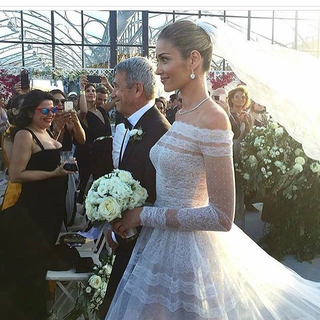 Ana Beatriz Barros: Τα πάντα για τα λαμπερά κοσμήματα που φόρεσε στον γάμο της