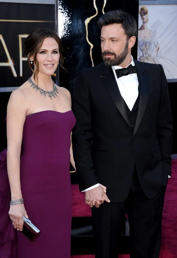 File photo : Jennifer Garner and Ben Affleck arriving for the 85th Academy Awards at the Dolby Theatre on February 24, 2013 in Los Angeles, Ca, USA. Affleck and Garner have officially split just one day after their 10th wedding anniversary. The couple, who married on June 29, 2005, confirmed they are divorcing on Tuesday. Photo by Lionel Hahn/ABACAPRESS.COM | 353960_066 Los Angeles Etats-Unis United States