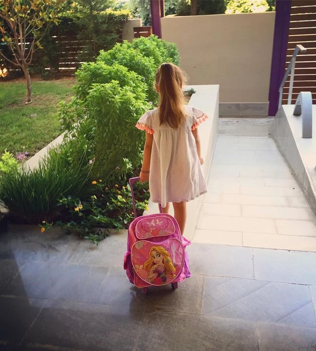 Πρώτη μέρα στο σχολείο για την κόρη της Δέσποινας Καμπούρη