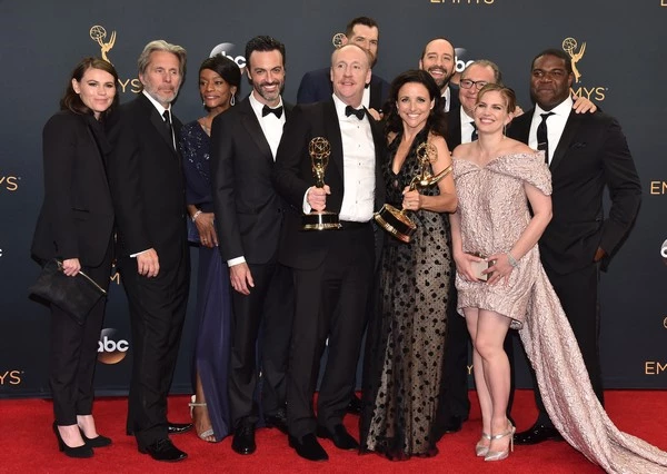 Cast & Crew of 'Veep', winner of Outstanding Comedy Series, pose in the press room during the 68th Annual Primetime Emmy Awards at Microsoft Theater on September 18, 2016 in Los Angeles, CA, USA. Photo by Lionel Hahn/ABACAPRESS.COM | 563613_093 Los Angeles Etats-Unis United States