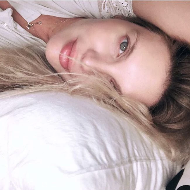 Χριστίνα Αλούπη: Δες τη χωρίς μακιγιάζ στο κρεβάτι της