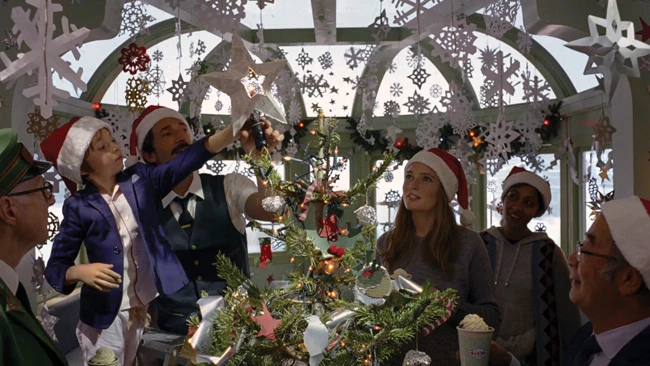 H&M: Το υπέροχο χριστουγεννιάτικο βίντεο που σκηνοθέτησε ο Wes Anderson