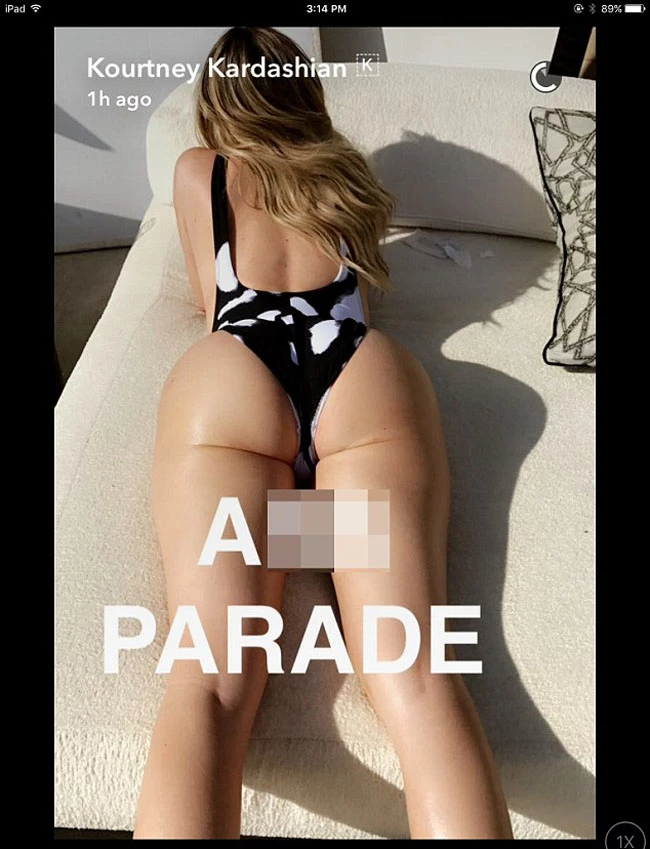 Khloe και Kourtney Kardashian: Στις ίδιες προκλητικές πόζες στο Snapchat