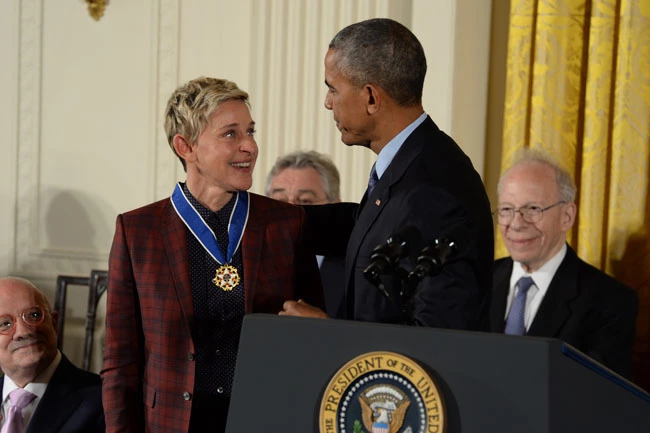 Ellen DeGeneres: Τιμήθηκε με μετάλλιο από τον Barack Obama και ξέσπασε σε κλάματα!