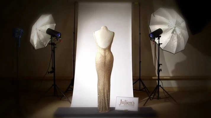 Δεν θα πιστεύεις πόσο πουλήθηκε το θρυλικό φόρεμα της Merilyn Monroe