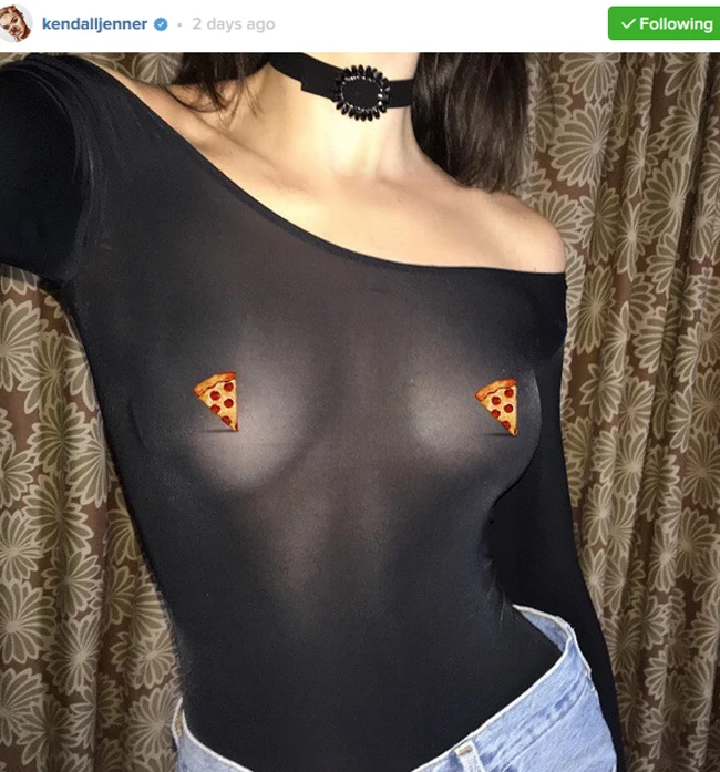 H Kendal Jenner δημοσιεύει το στήθος της και χρησιμοποιεί emojis στα επίμαχα σημεία