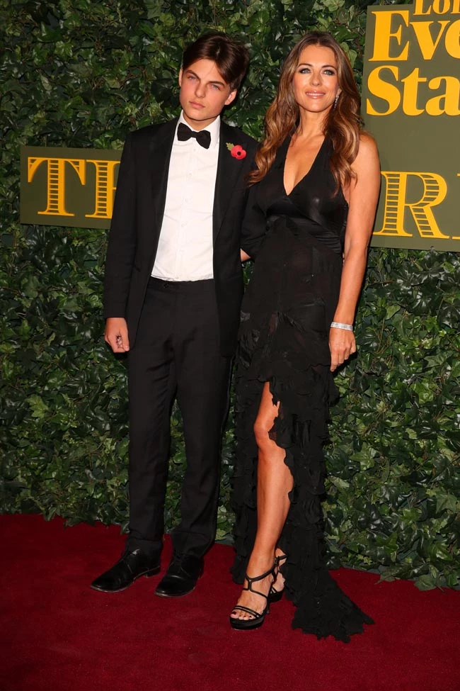 Celebrities attend the Evening Standard Theatre Awards in London, United Kingdom. Pictured: Elizabeth Hurley Ref: SPL1392741 131116 Picture by: Ana M Wiggins / Splash News Splash News and Pictures Los Angeles:310-821-2666 New York: 212-619-2666 London: 870-934-2666 photodesk@splashnews.com 