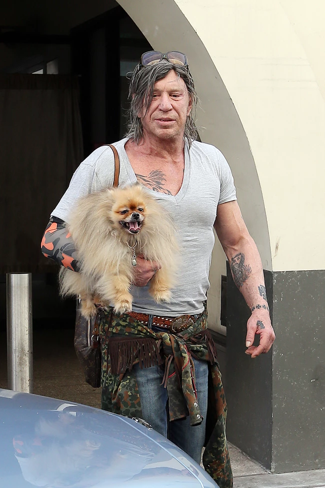 H εμφάνιση του Mickey Rourke που σοκάρει