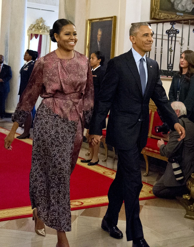 Barack-Michelle Obama: Η εντυπωσιακή είσοδός τους στα Medal of Freedom!