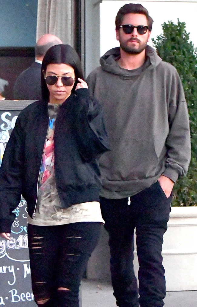 Kourtney Kardashian and Scott Disick leave Kris' birthday dinner in Woodland Hills Pictured: Kourtney Kardashian and Scott Disick Ref: SPL1388050 051116 Picture by: Fern / Splash News Splash News and Pictures Los Angeles: 310-821-2666 New York: 212-619-2666 London: 870-934-2666 photodesk@splashnews.com 