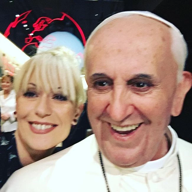 Μαρία Μπακοδήμου: Η selfie με τον Πάπα