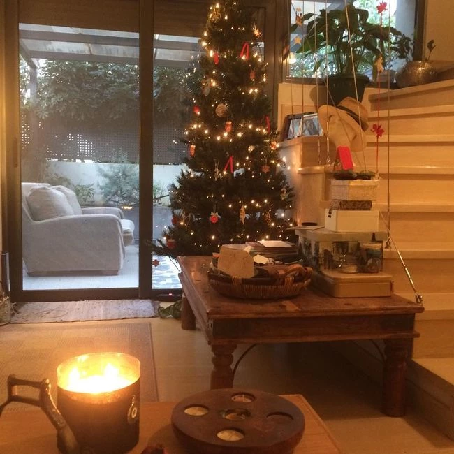 Θανάσης Αλευράς: Μας δείχνει το χριστουγεννιάτικο δέντρο του