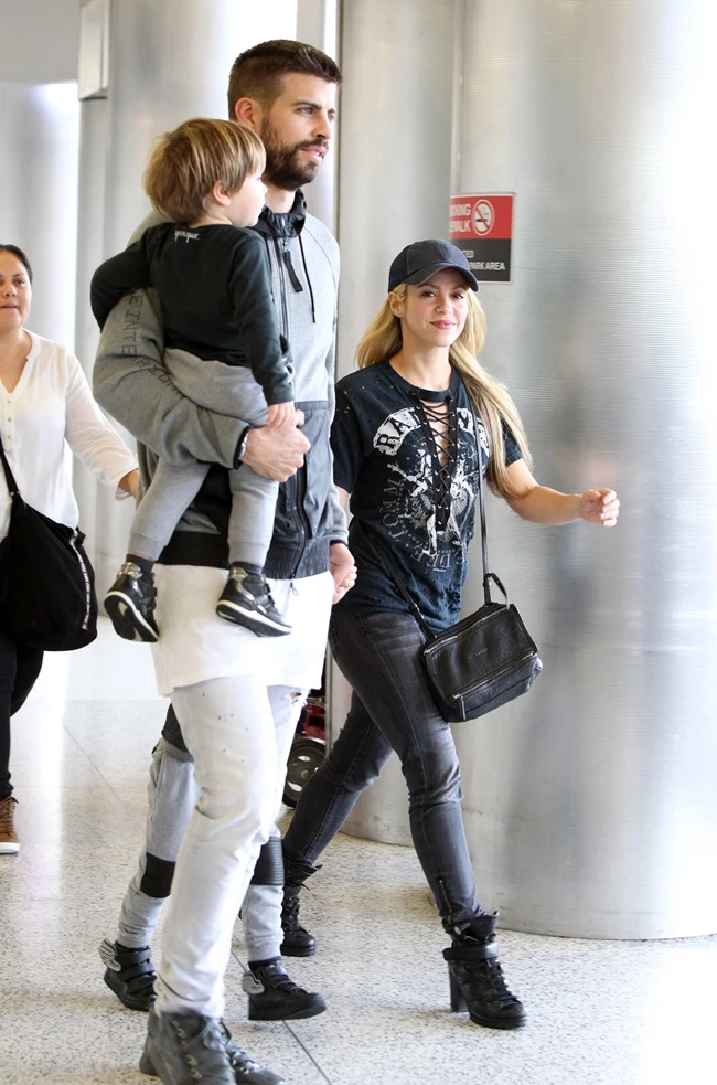 Shakira-Pique: Οικογενειακώς στο αεροδρόμιο