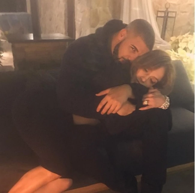 Drake: Εντοπίσθηκε σε εστιατόριο με γνωστή πορνοστάρ!