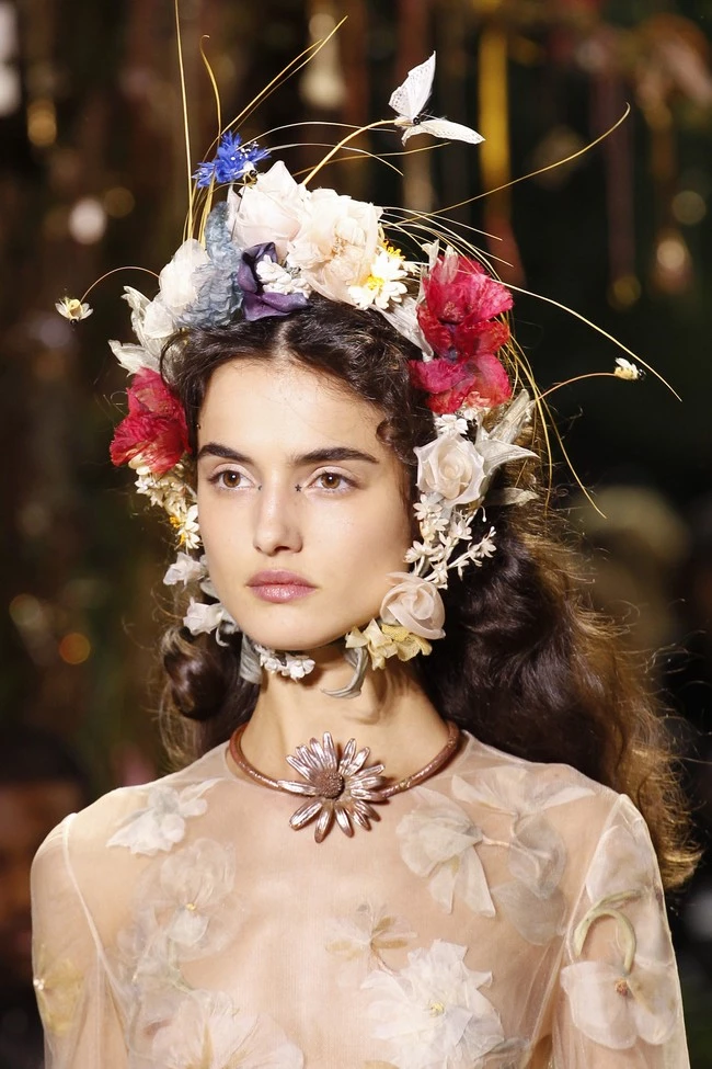 Γιατί τα beauty looks του Dior Haute Couture SS17 show μας άφησαν με το στόμα ανοιχτό