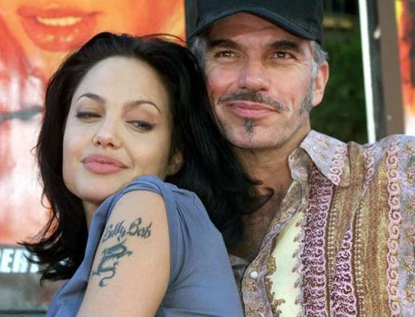 Celebrities που έσβησαν τα τατουάζ που έκαναν για πρώην τους