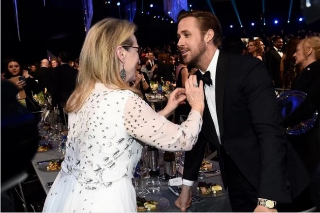 Meryl Streep - Ryan Gosling: Το στιγμιότυπο στα SAG Awards που έγινε viral