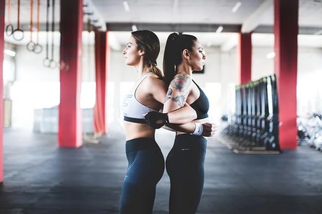 Ήρθε η νέα συλλογή με ρούχα Nike σε συνδυασμούς άσπρου-μαύρου για super στυλ - εικόνα 3