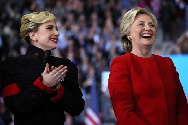 Hillary Clinton: Πώς σχολίασε την εμφάνιση της Lady Gaga στο Super Bowl;