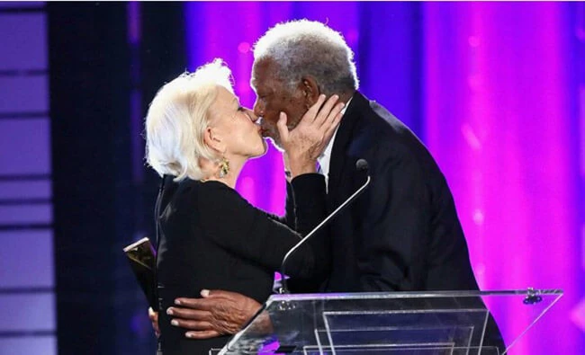 Helen Mirren: Το επί σκηνής φιλί με τον Morgan Freeman