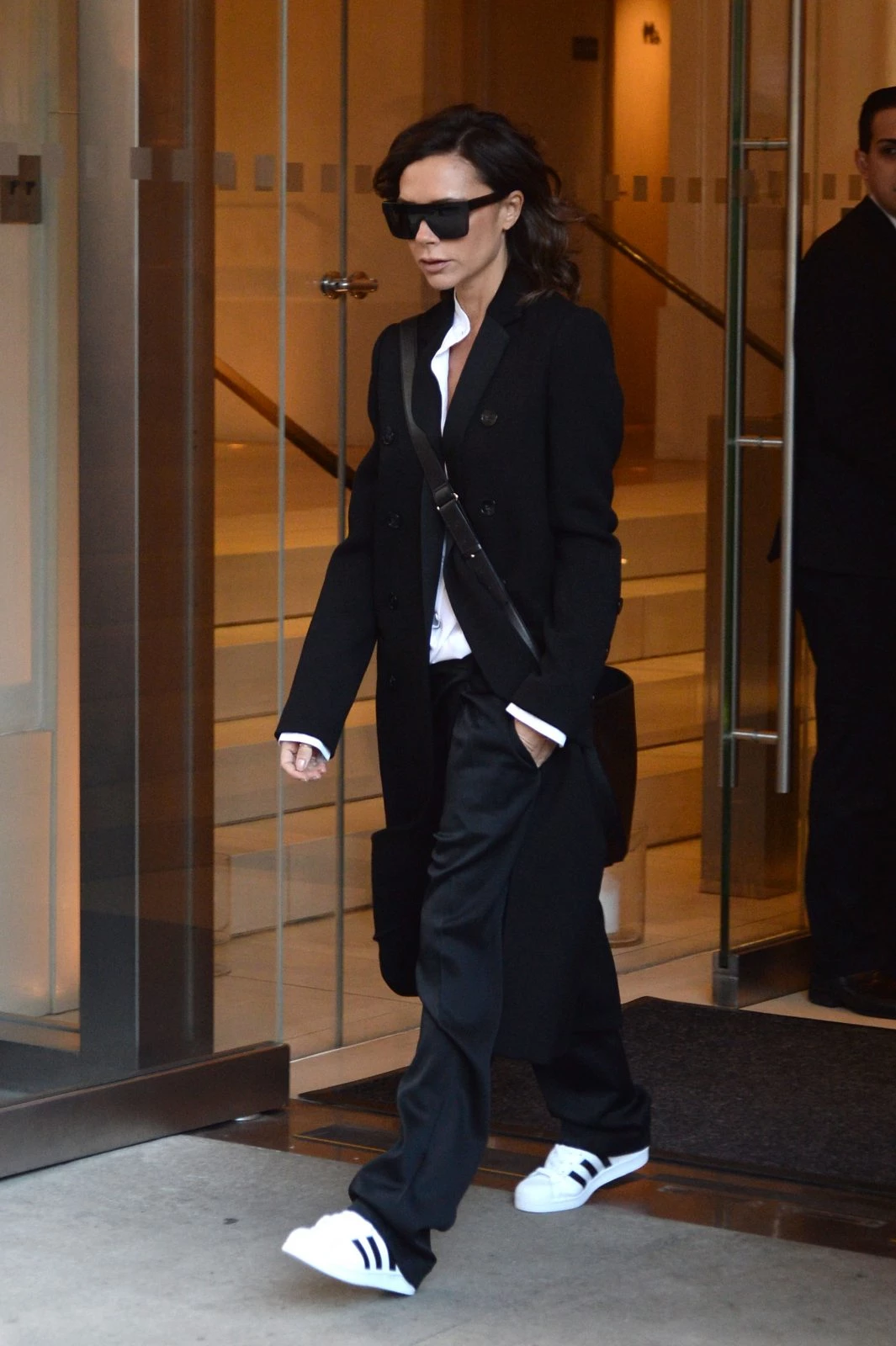 Η Victoria Beckham φορά τα sneakers που έχεις κι εσύ!