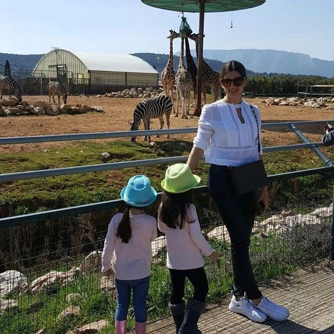 Σταματίνα Τσιμτσιλή: Με τις κόρες της στο ζωολογικό κήπο