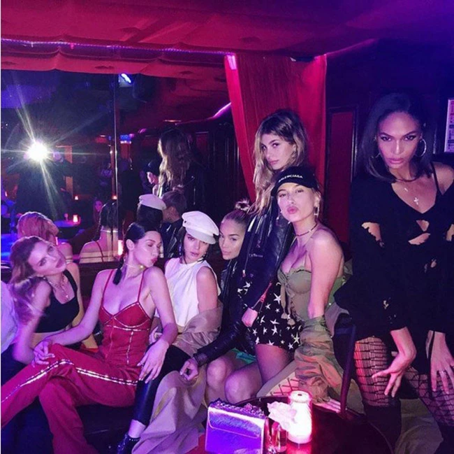 Kendall Jenner - Bella Hadid: Σε strip club στο Παρίσι
