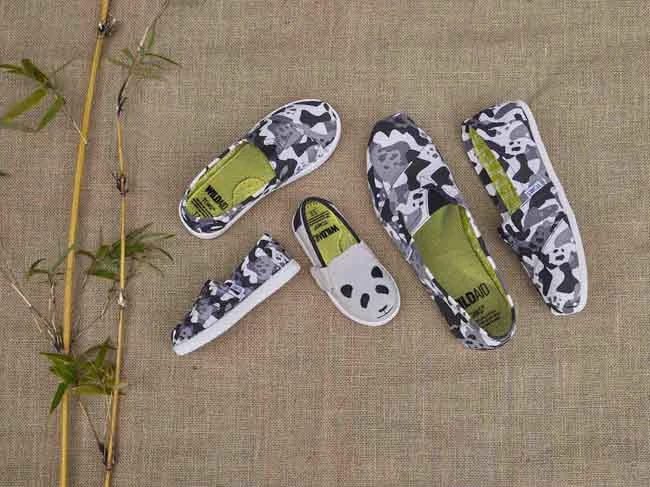 TOMS x WildAid: Βοήθησε τα panda με τα πιο όμορφα παπούτσια για το βαφτιστήρι σου - εικόνα 1