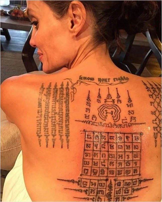 Angelina Jolie: Οι φωτογραφίες των τατουάζ που έκανε για τον Brad Pitt