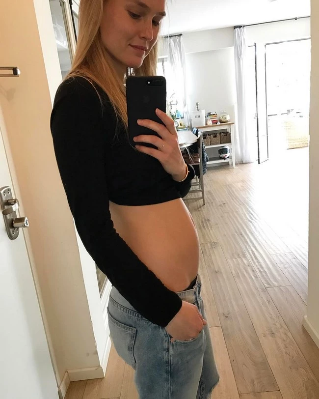 Bar Refaeli: Έγκυος στο δεύτερο παιδί της!