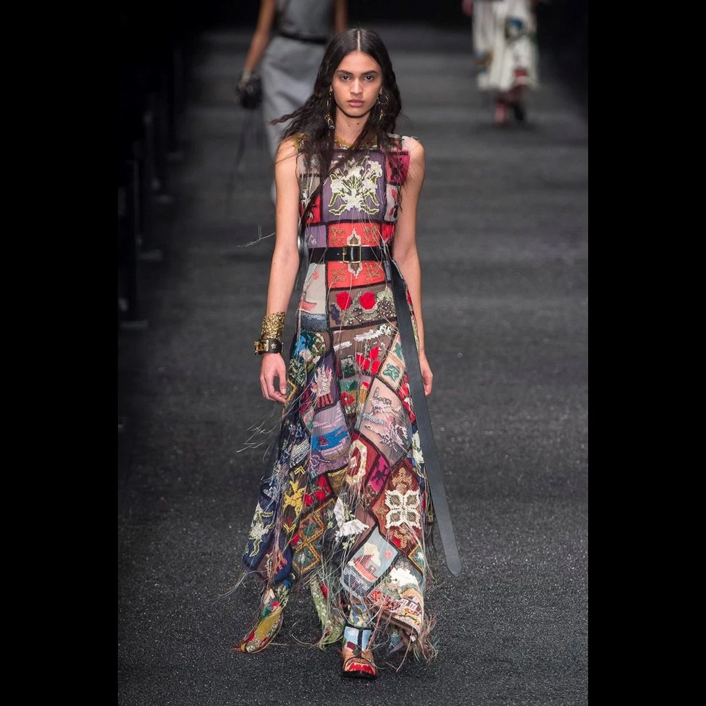 Stella McCartney, Alexander McQueen F/W '17: Τα ωραιότερα looks των συλλογών - εικόνα 2