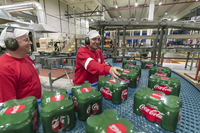 3+1 ερωτήσεις για τη νέα Coca-Cola που κυκλοφόρησε σε παγκόσμια πρεμιέρα στην Ελλάδα!