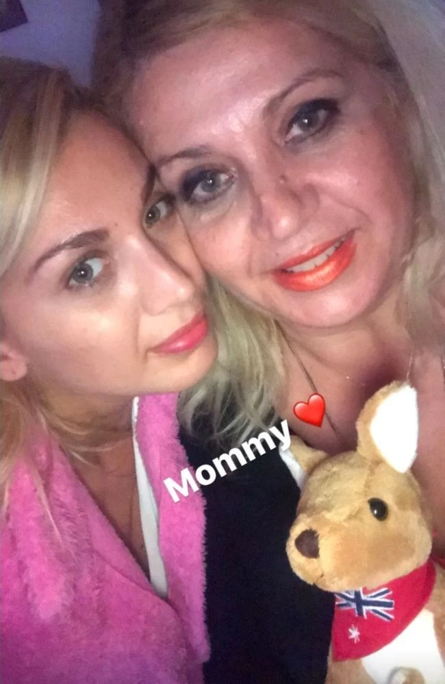 Κωνσταντίνα Σπυροπούλου: Στη Ρόδο για το Πάσχα και η selfie με τη μητέρα της!