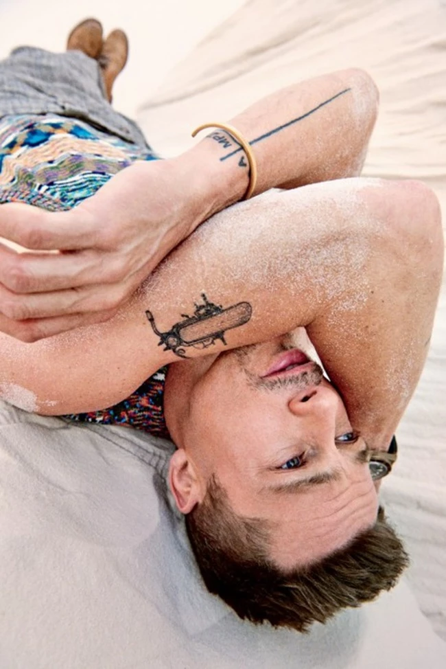 Brad Pitt: Έκανε νέο τατουάζ και πήραμε μια γεύση!