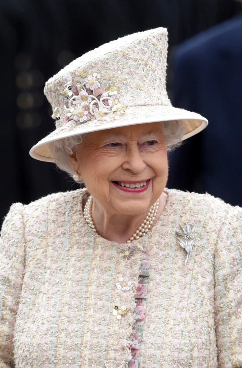 Η Βασίλισσα Ελισάβετ φοράει το ίδιο βερνίκι νυχιών από το 1989 |Ποιο είναι και πόσο κοστίζει