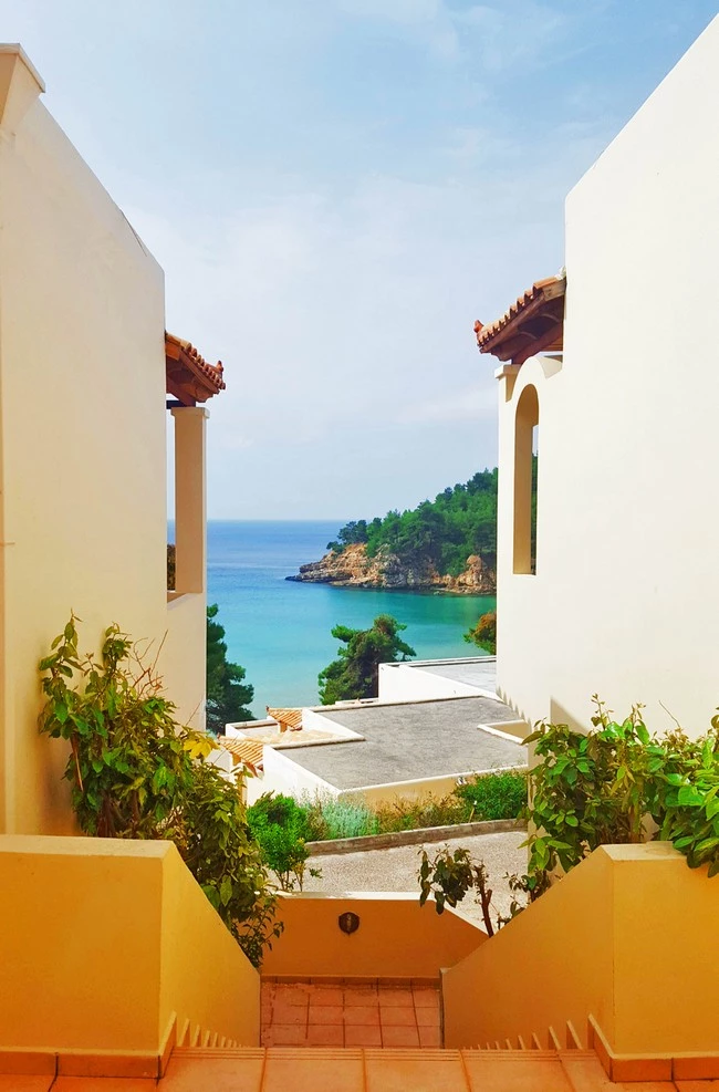 Alonissos Beach Bungalows & Suites Hotel: Το ιδανικό μέρος για τις προνομιακές σου διακοπές