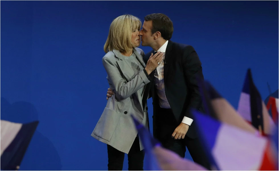 Brigitte Macron: Η νέα κομψή Πρώτη Κυρία της Γαλλίας