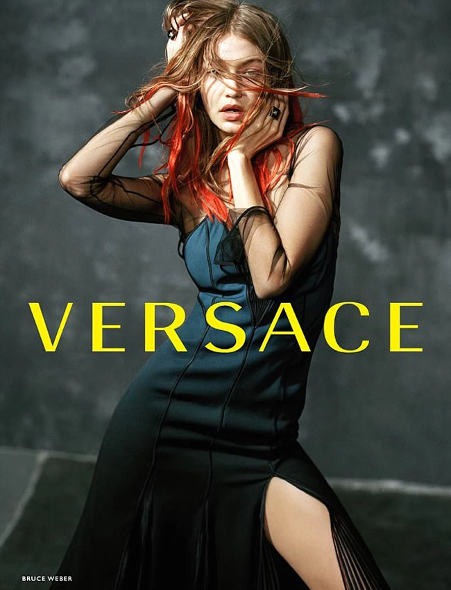 Gigi Hadid: Με κόκκινα μαλλιά στη νέα καμπάνια της Versace
