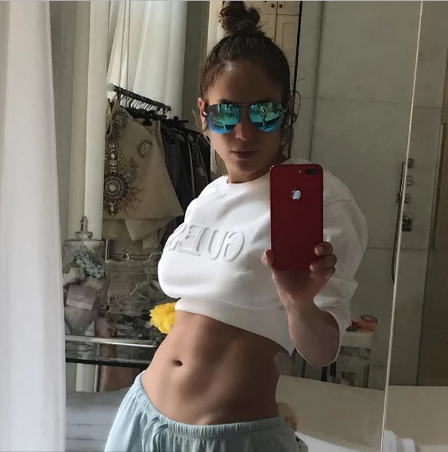 Jennifer Lopez: Η απάντηση της σε όσους ισχυρίζονται ότι κάνει ρετούς στις φωτογραφίες της