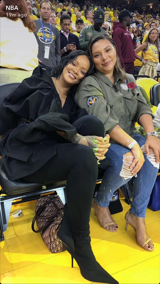 Rihanna: Έκλεψε την παράσταση στους τελικούς του NBA