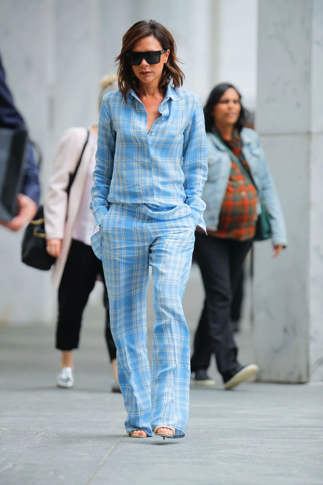 Victoria Beckham: Φόρεσε τις πιτζάμες της για να βγει έξω και... μας άρεσε