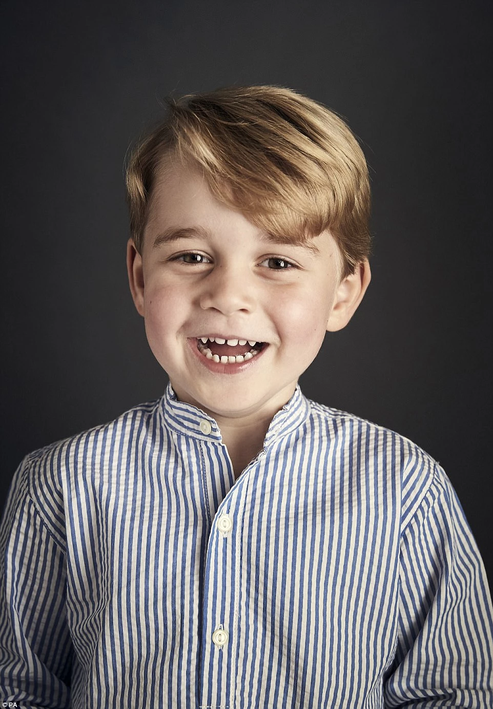 Πρίγκιπας George: Έγινε 4 χρονών και πόζαρε για το πιο χαριτωμένο πορτρέτο!