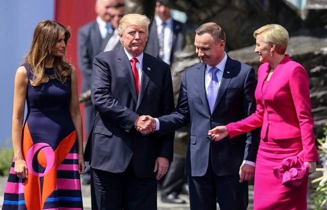 Η Πρώτη Κυρία της Πολωνίας αγνόησε επιδεικτικά τον Donald Trump - εικόνα 3