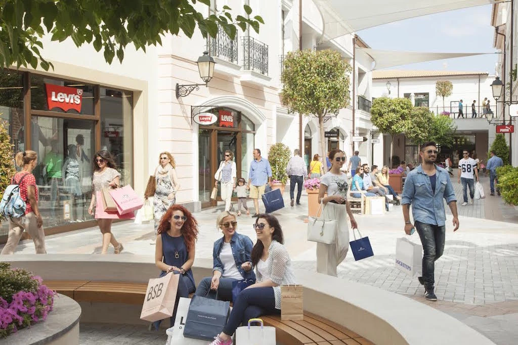 Sales Alert: Πάνω από 70% εκπτώσεις στο McArthurGlen!